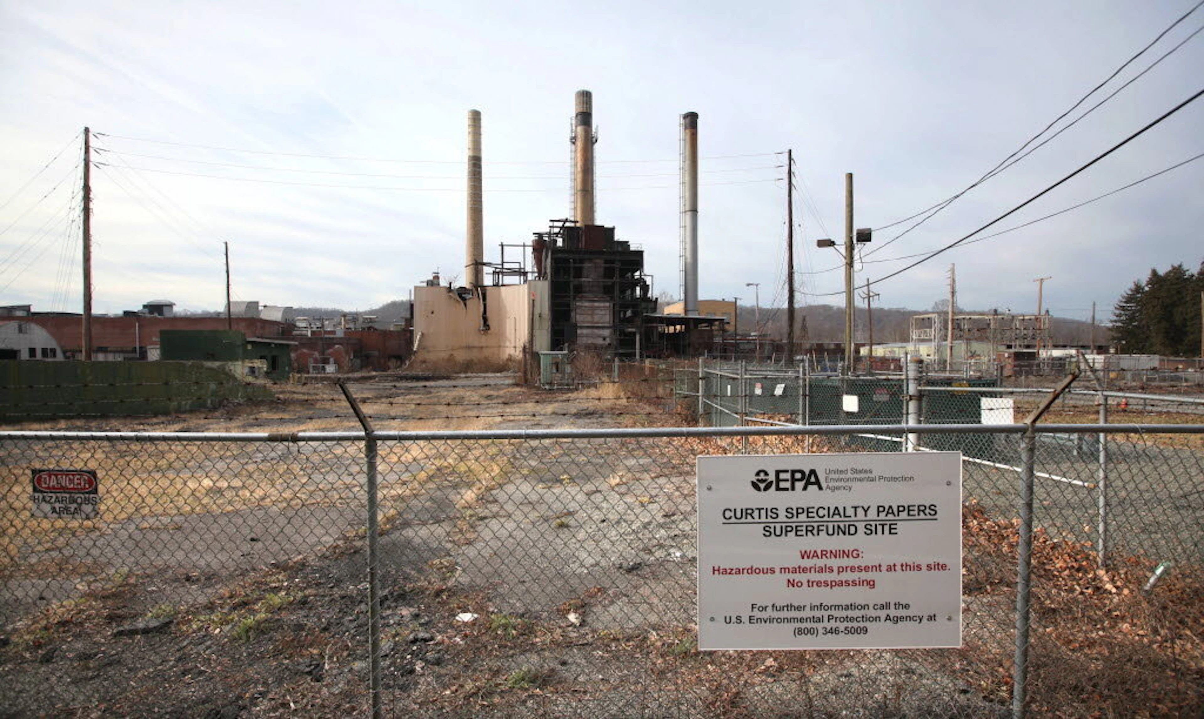 Real-time monitoring of dust and VOC vapors caused by demolition activities and excavation of contaminated soil.