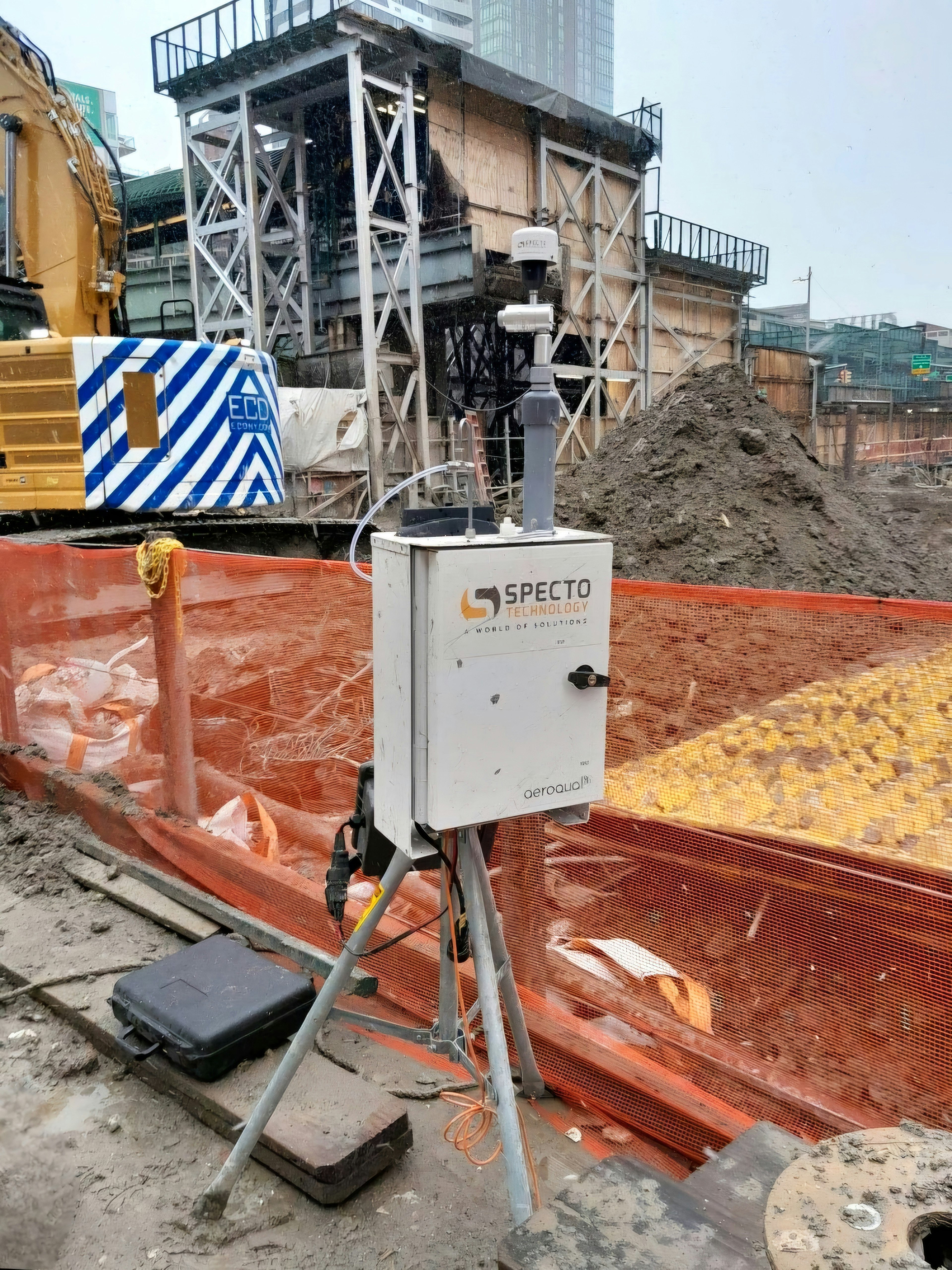 AQS all-in-one monitors upwind and downwind of site activities ensured compliance with DER-10 (image courtesy of Langan).