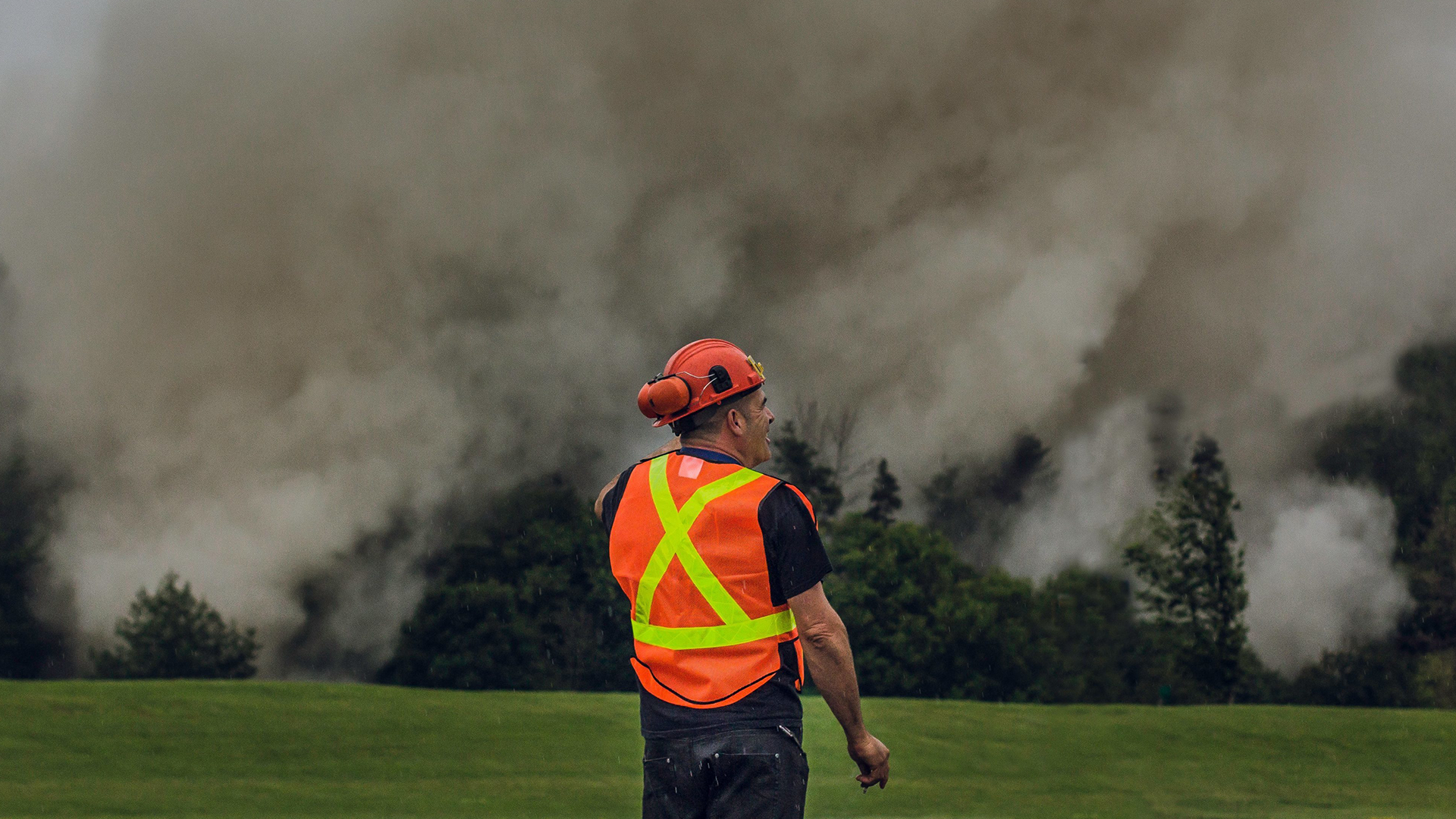 Protecting outdoor workers from bushfire smoke Australia