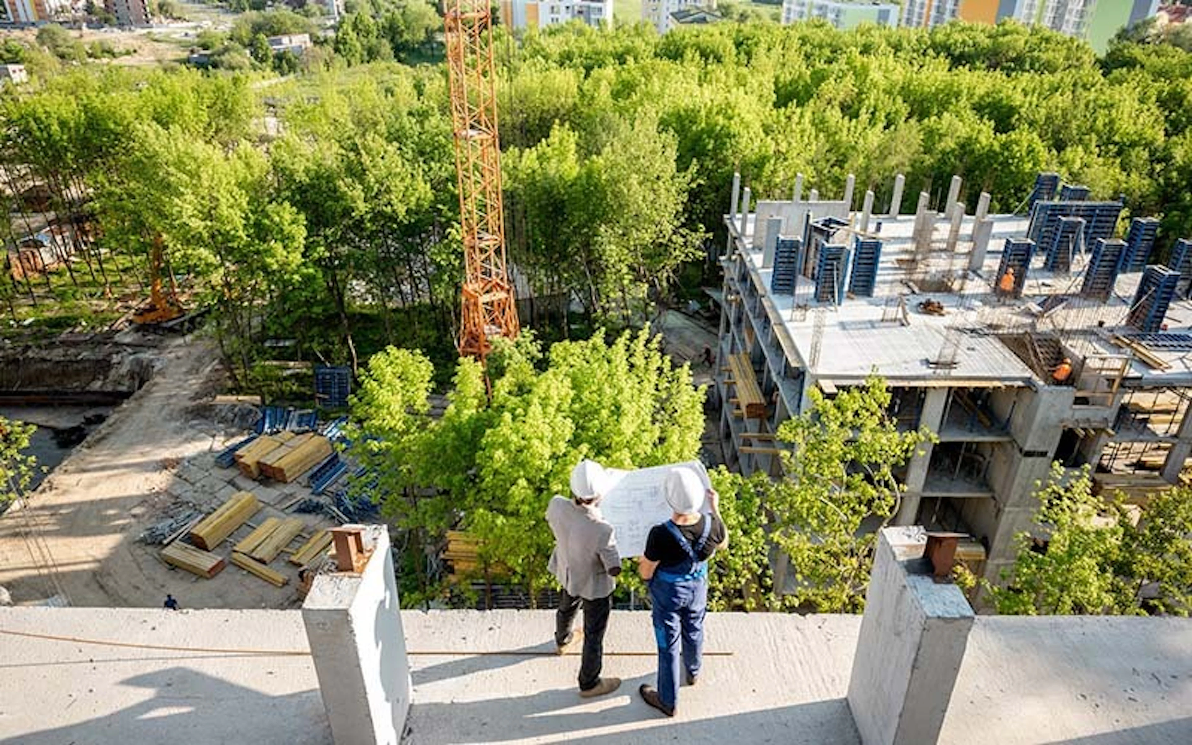 Aeroqual construction site with workers