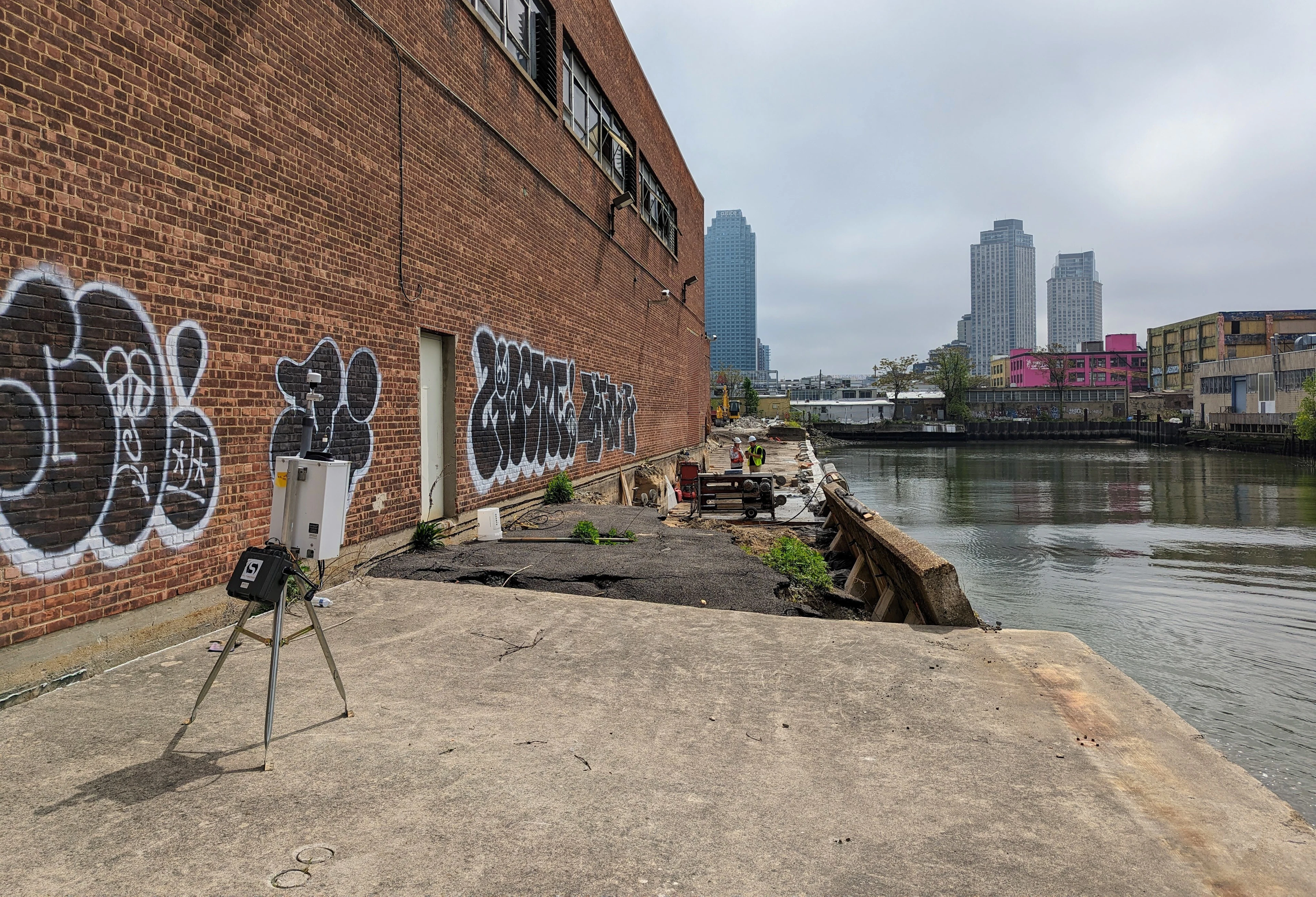 Perimeter monitoring during a waterfront stabilization project in Queens